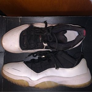 Low Tuxedo Jordan 11